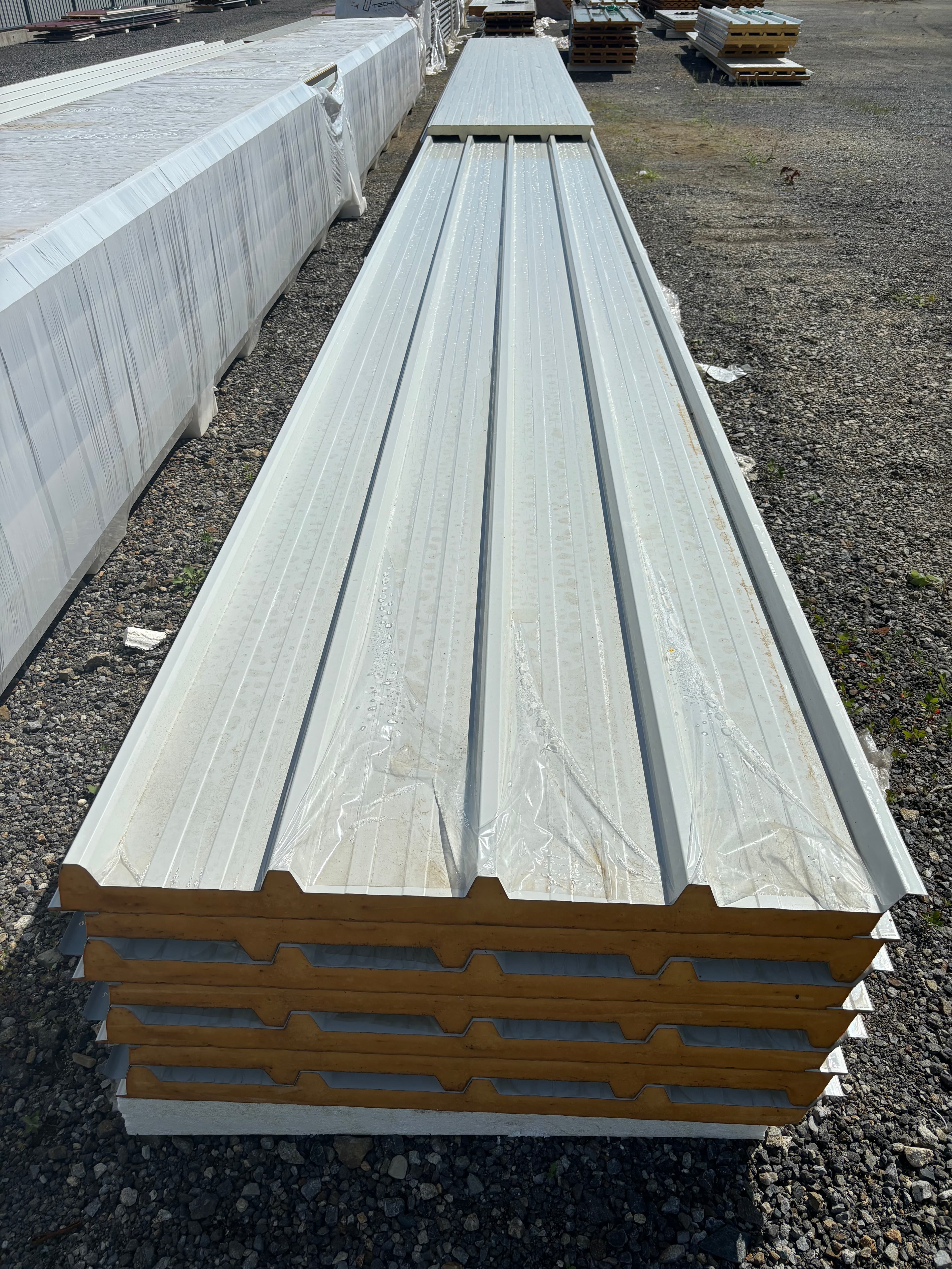 Bijeli krovni panel - RAL 9002